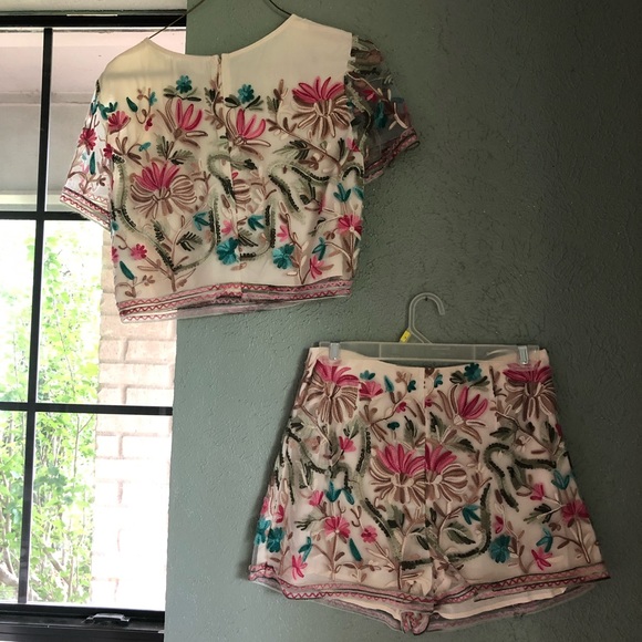 Colorful Floral Matching Top & Shorts - Picture 3 of 3